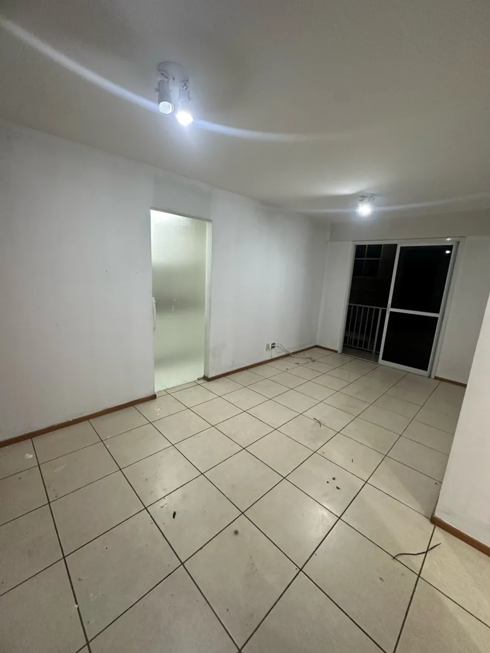 2-bedroom apartment in a building with a gym — photo 11