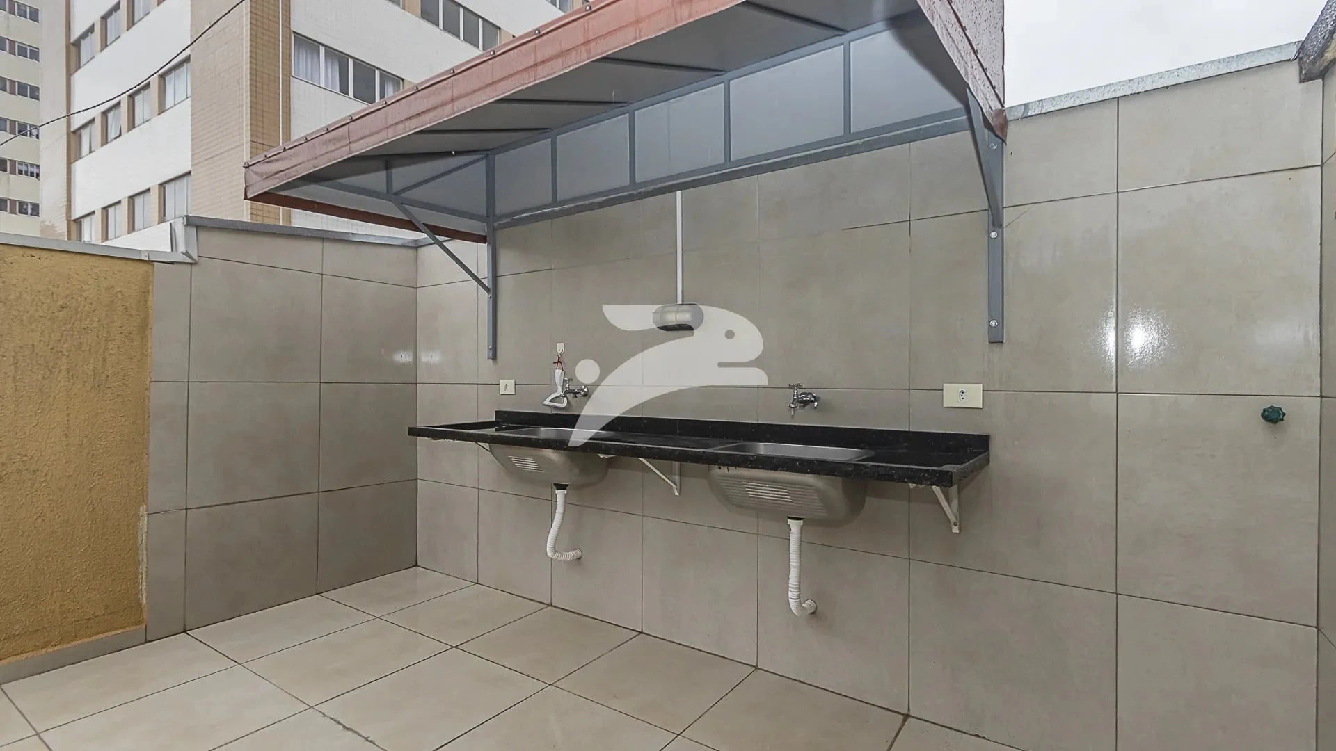 Apartamento mobiliado de 1 quarto com box de vidro — photo 23