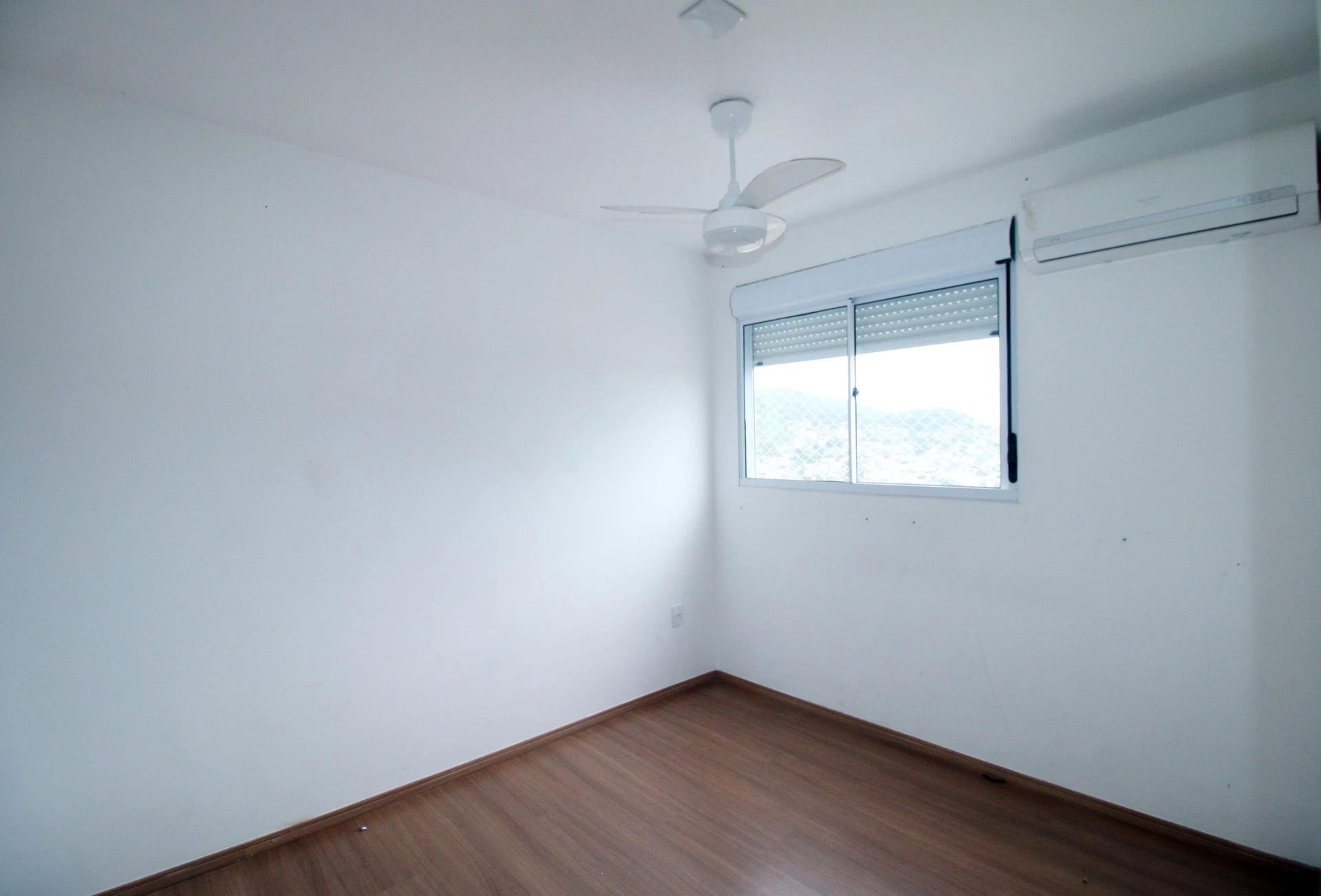 2-bedroom apartment with a mountain view — photo 18