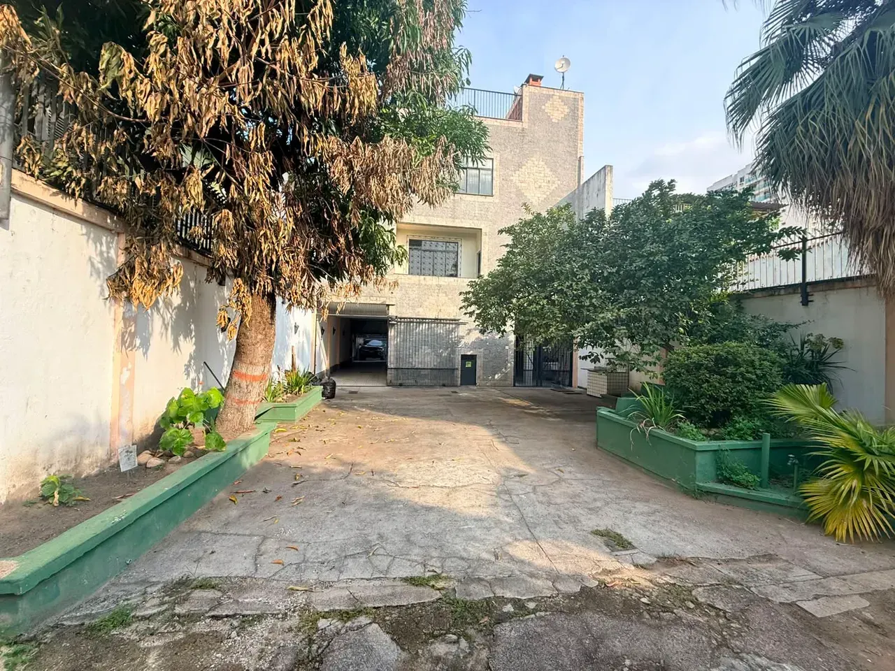 Casa comercial sem mobília com 3 quartos e 4 banheiros — photo 16