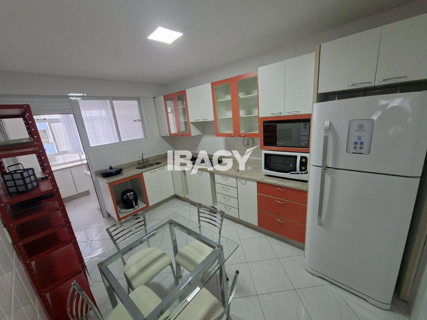 3-bedroom apartment with a bathtub in Florianópolis — photo 2