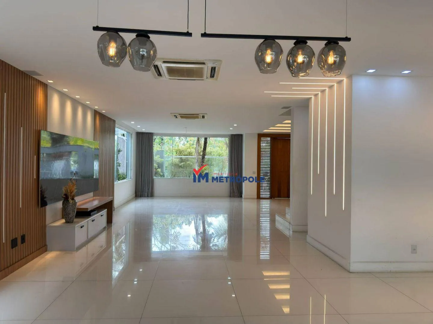 5 quartos e janelas do piso ao teto: casa de 600 m² — photo 3