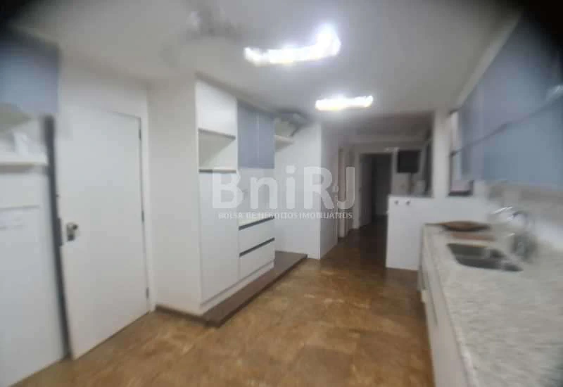 4-bedroom apartment with 271 m² and 3 parking spots — photo 16
