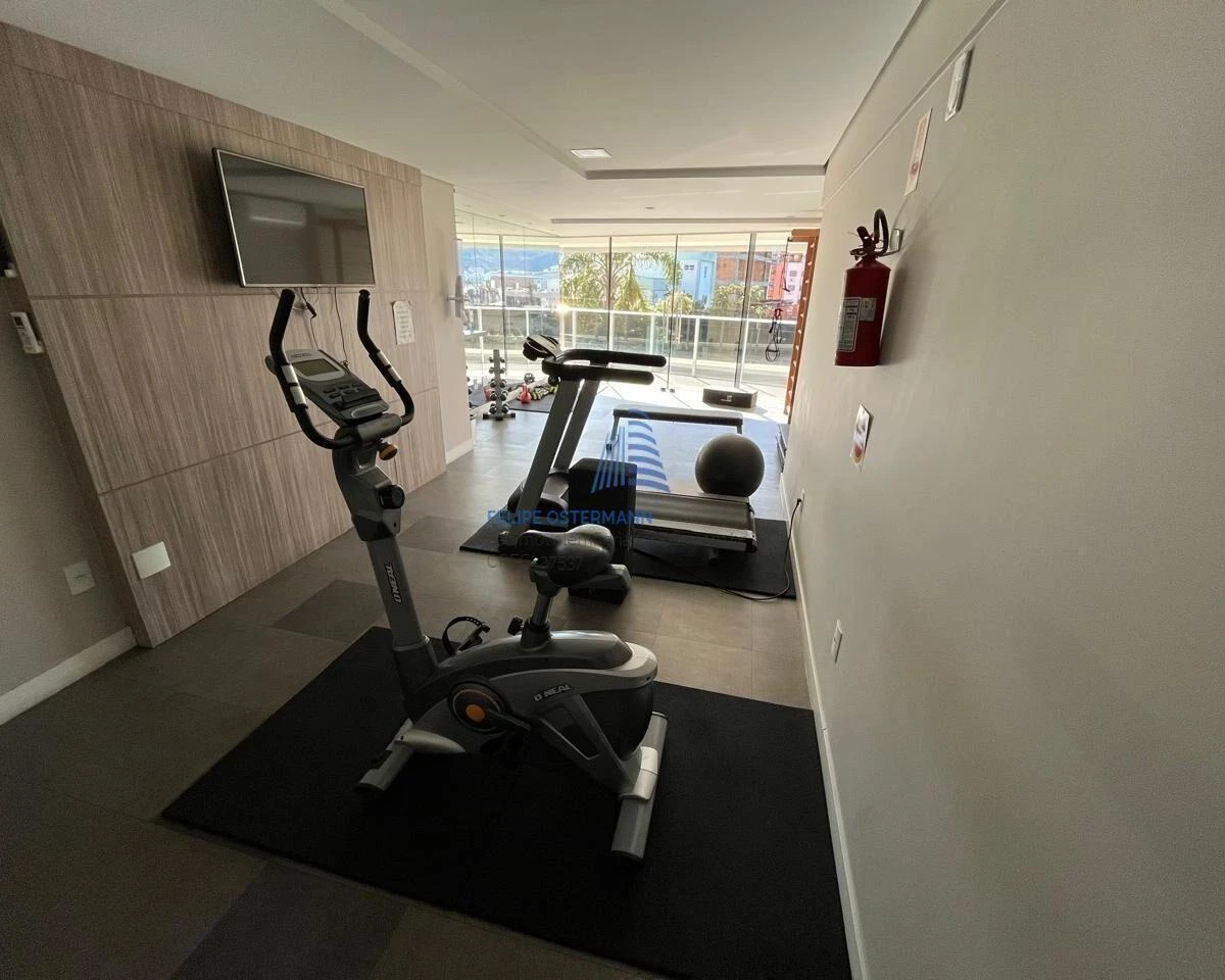 One-bedroom apartment with a glass-enclosed balcony — photo 30
