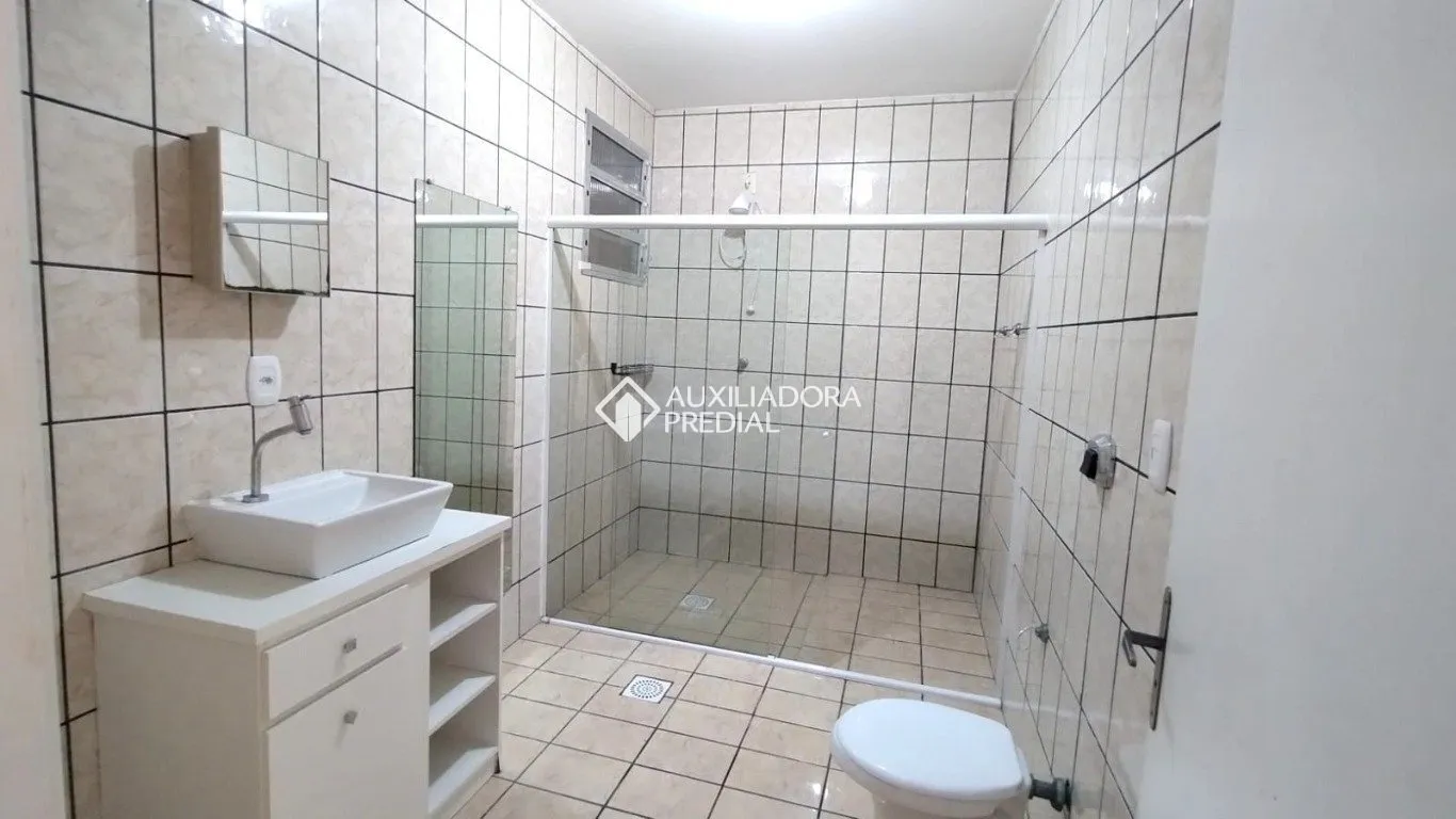 200 m² house with a bathtub and a glass-enclosed balcony — photo 29