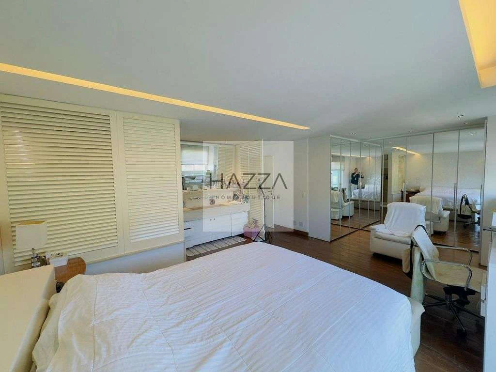 Furnished 313 m² apartment with 3 suites and private balcony — photo 13