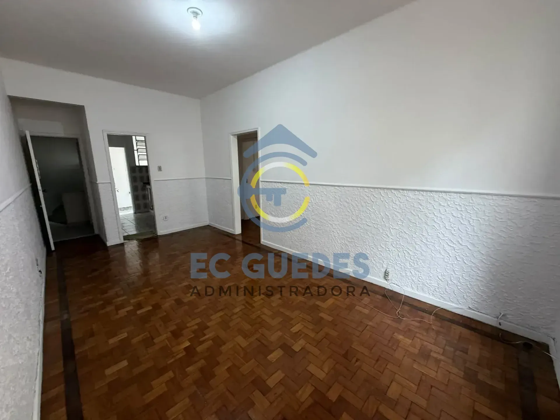 Деревянный пол или ламинат и 2 спальни: квартира 73 м² — photo 8