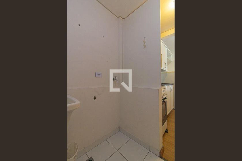 One-bedroom apartment with a washing machine — photo 5
