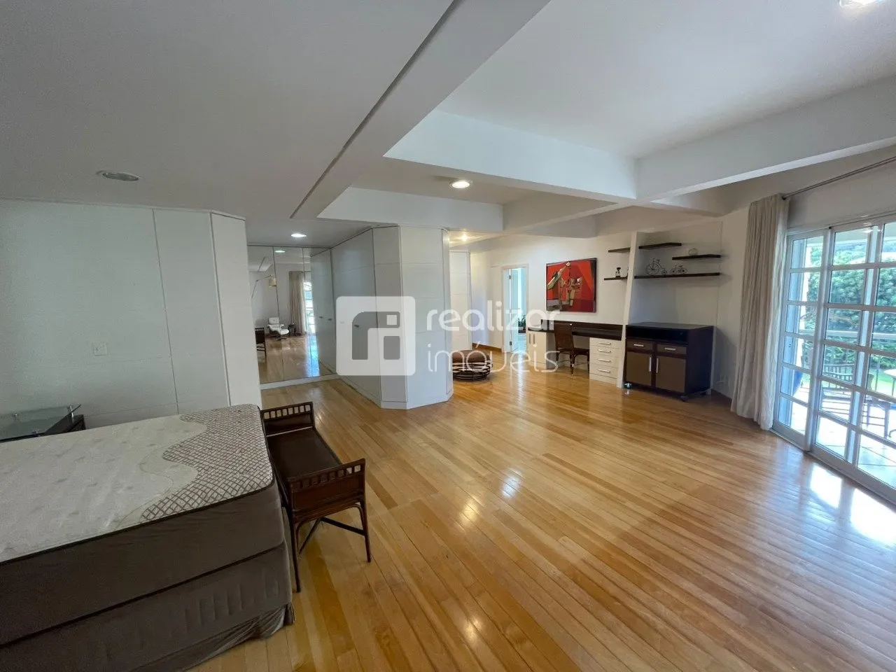 Casa de 5 dormitorios con balcón cerrado con vidrio — photo 25