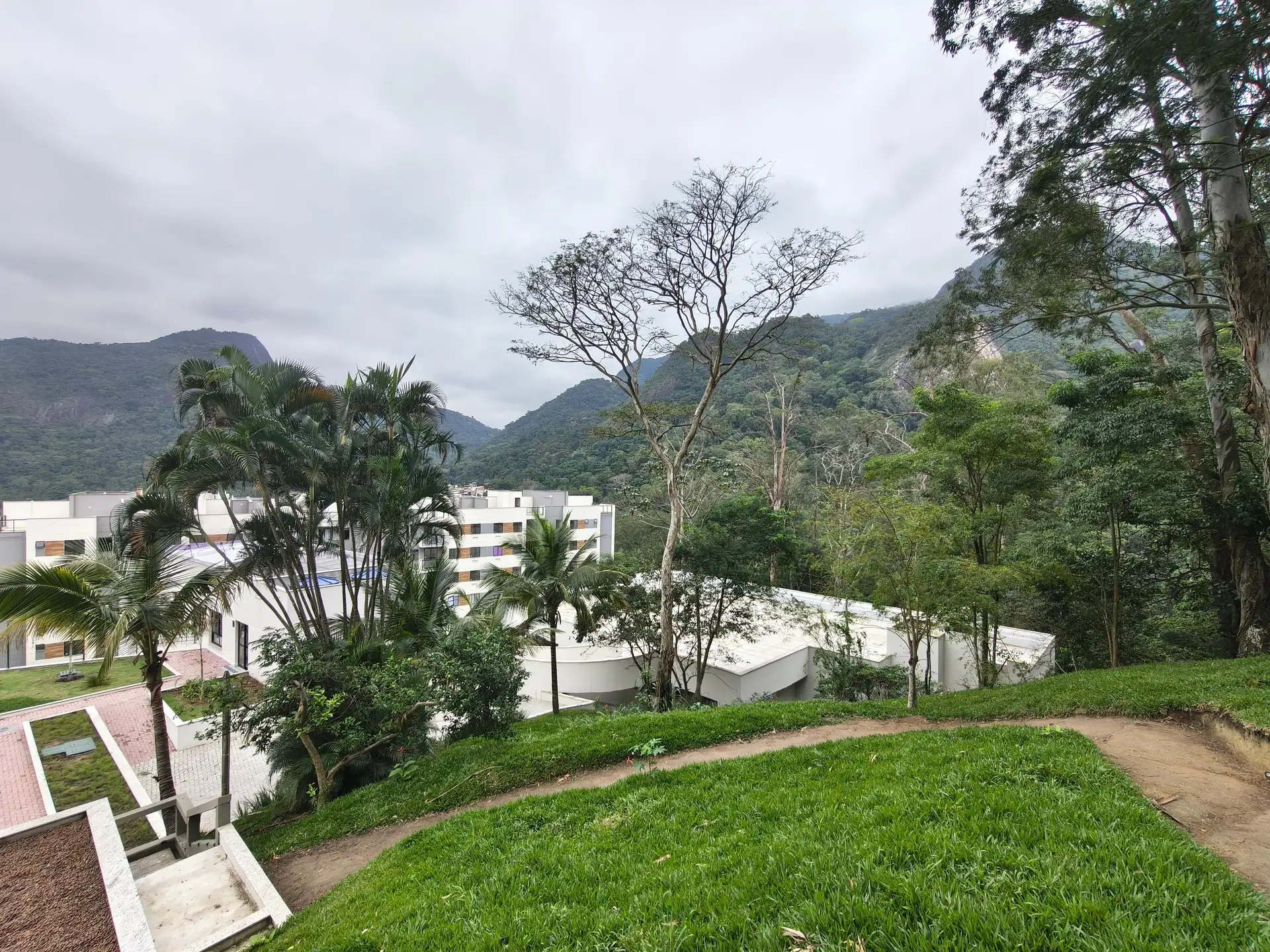 Apartamento mobiliado com 2 quartos, 1 banheiro e varanda — photo 58