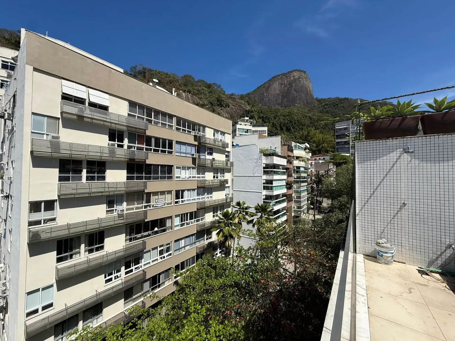 Apartment with balcony, 3 bedrooms and 2 parking spots — photo 53