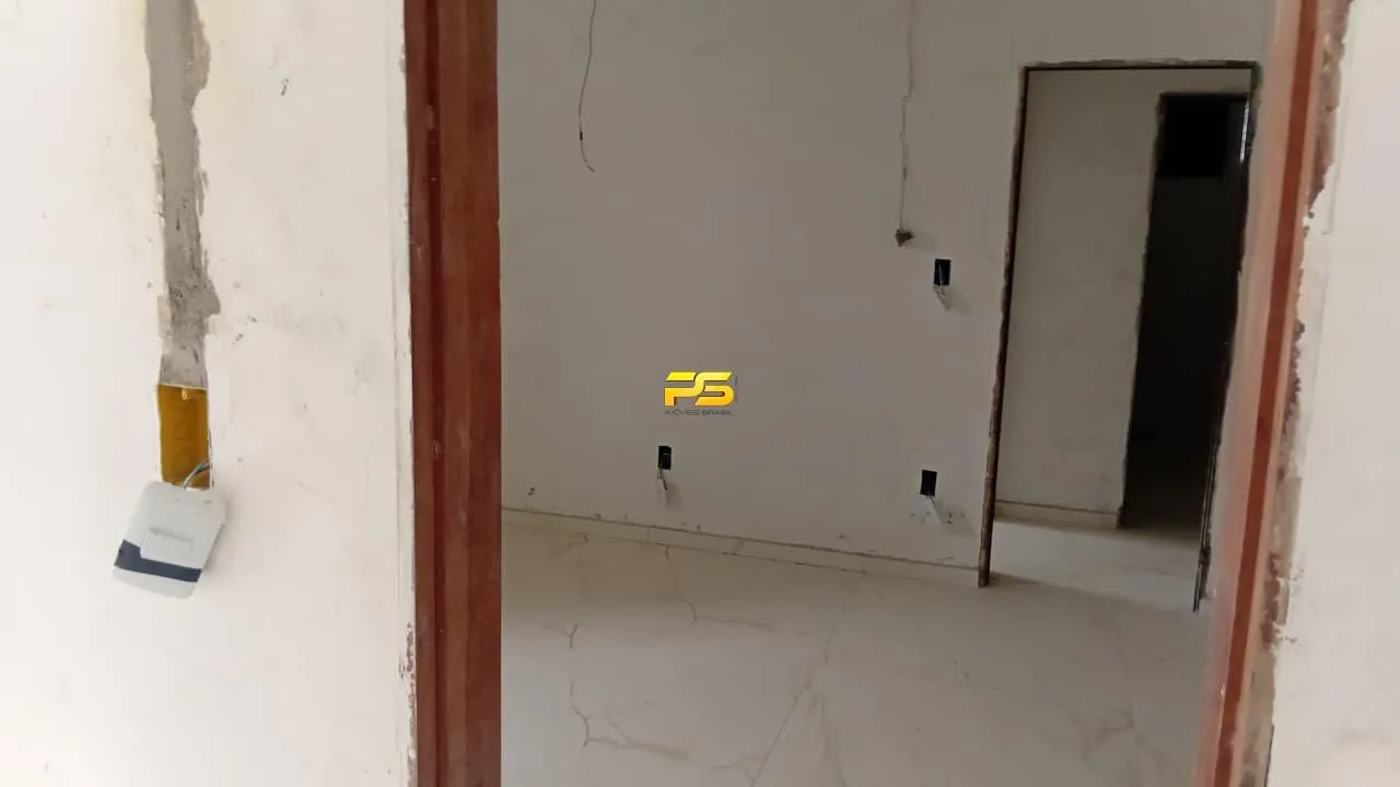 350 m² house with 7 bedrooms needing renovation — photo 11