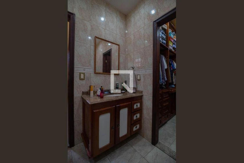 Casa de 450 m² con 6 dormitorios y 4 baños — photo 7