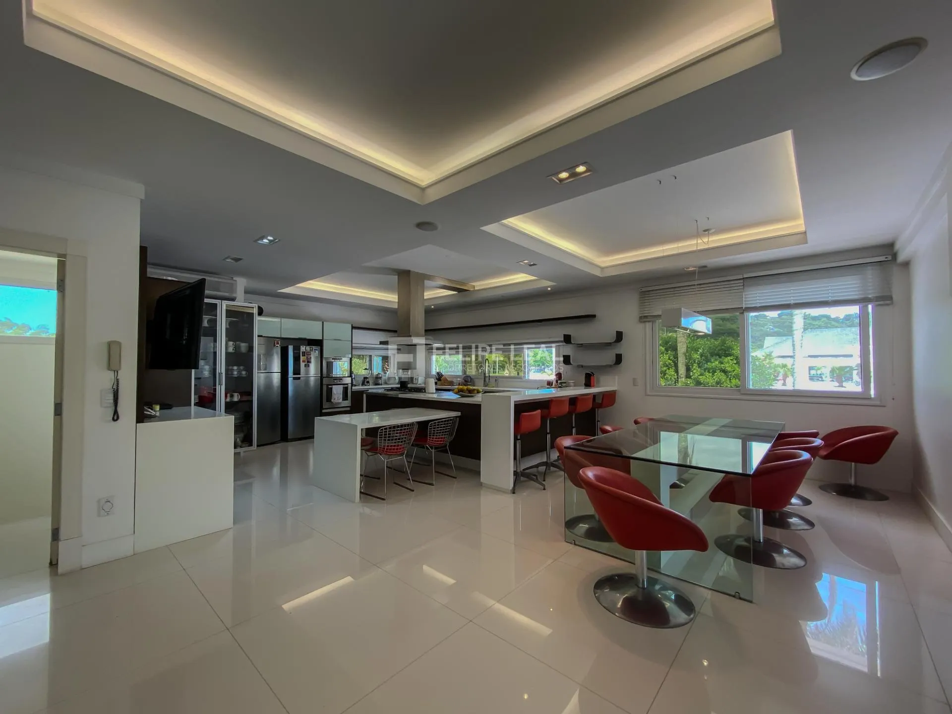 Casa em condomínio com 9 dormitórios e 8 suítes — photo 46