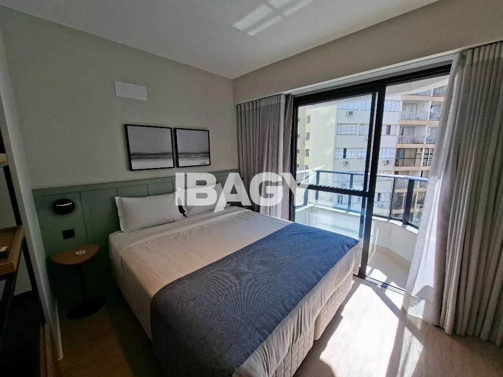 Studio with a glassed-in balcony and open-plan kitchen — photo 100