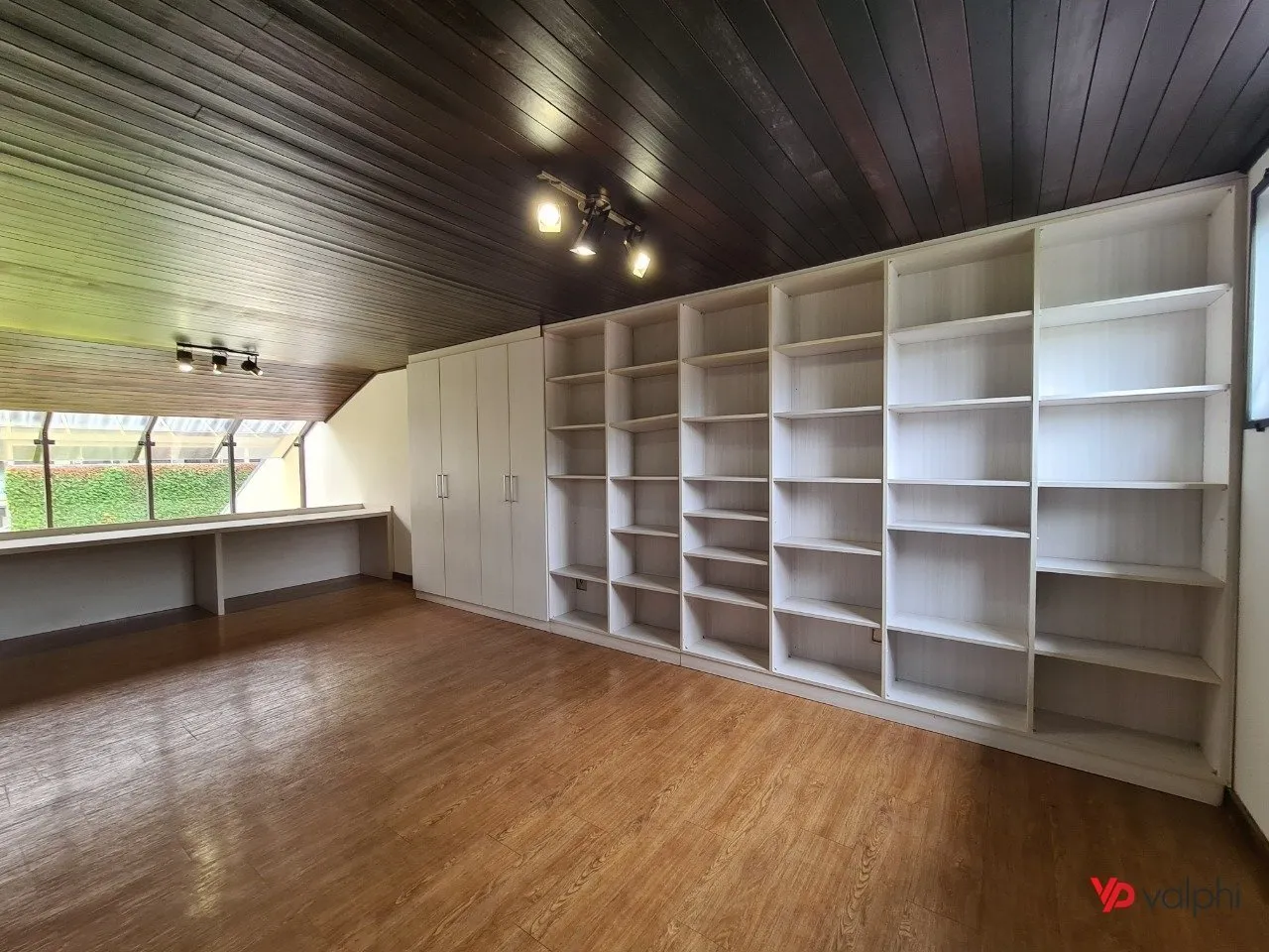 Condo house with 3 en-suite bedrooms and private garden — photo 29