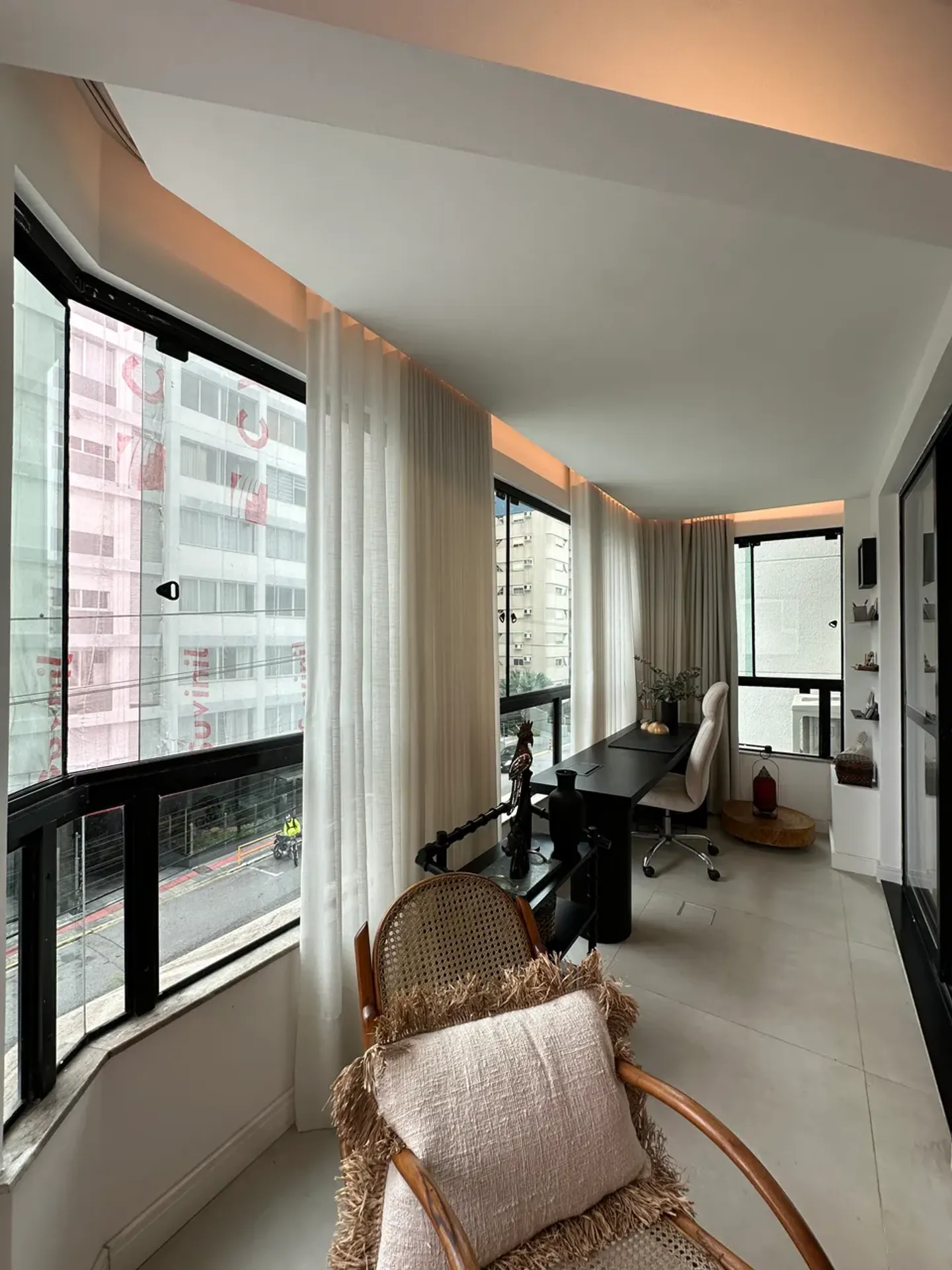 3-bedroom apartment with a fireplace in Florianópolis — photo 33