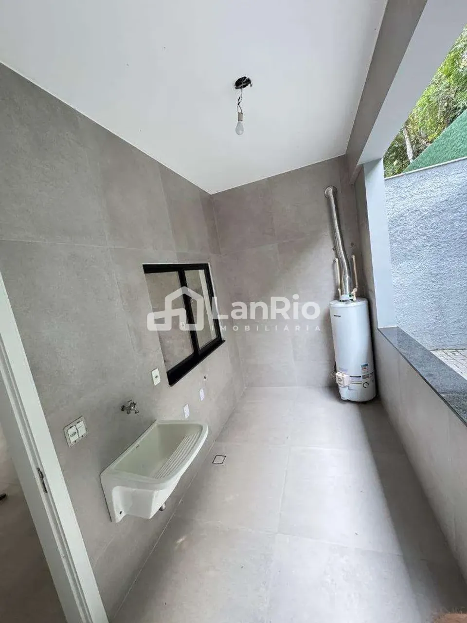 Casa com 4 quartos e 5 banheiros, 4 vagas e varanda — photo 17
