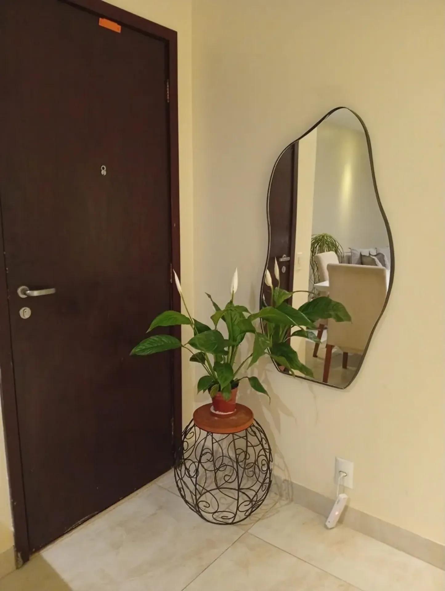 Furnished apartment, 240 m², with a glass-enclosed balcony — photo 13