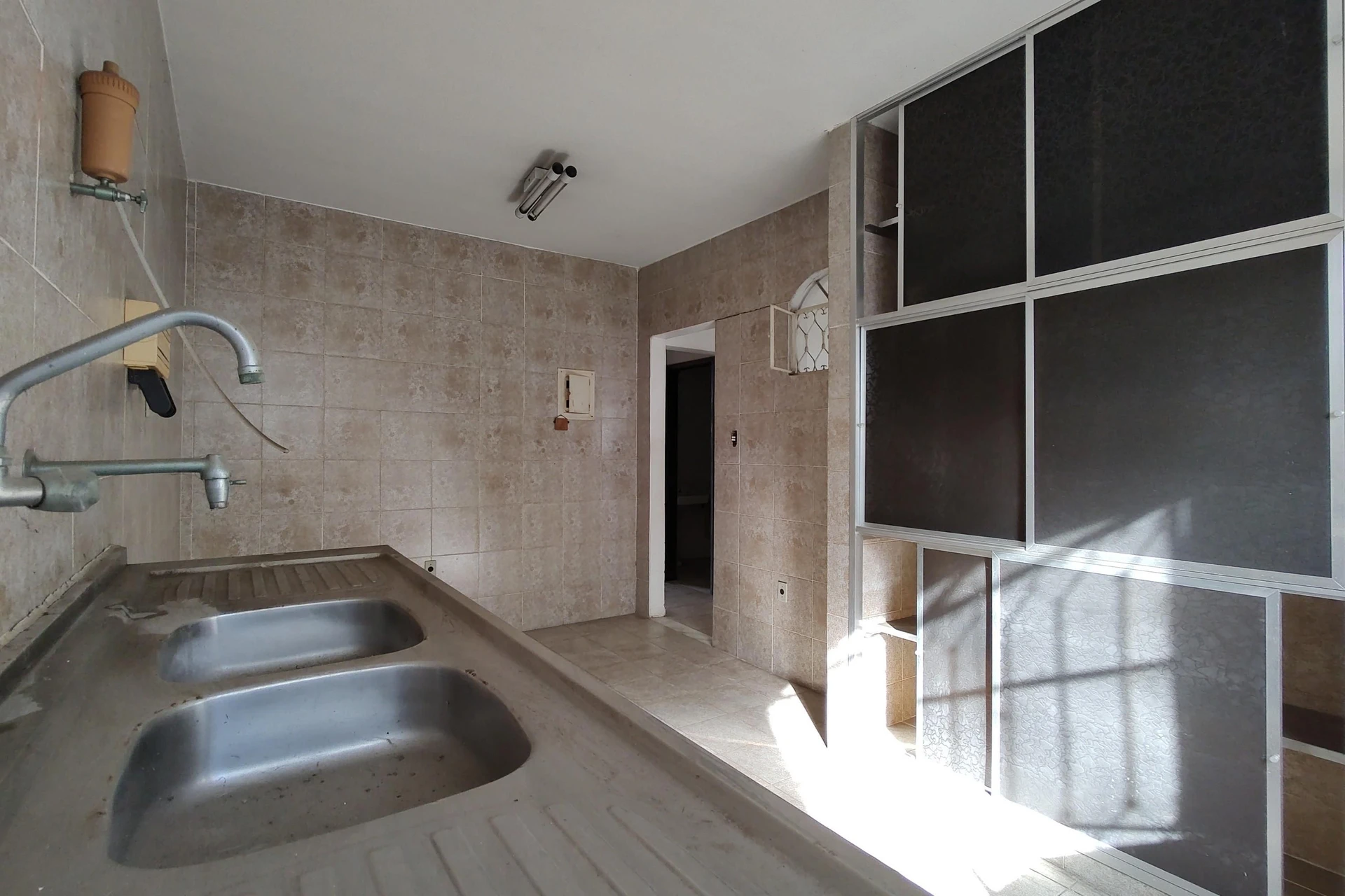 Unfurnished house with 4 bedrooms and private garden — photo 22