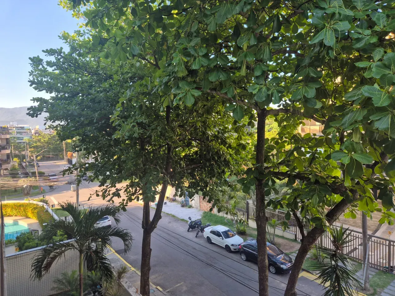 Glass-enclosed balcony in a 3-bedroom apartment, 115 m² — photo 16