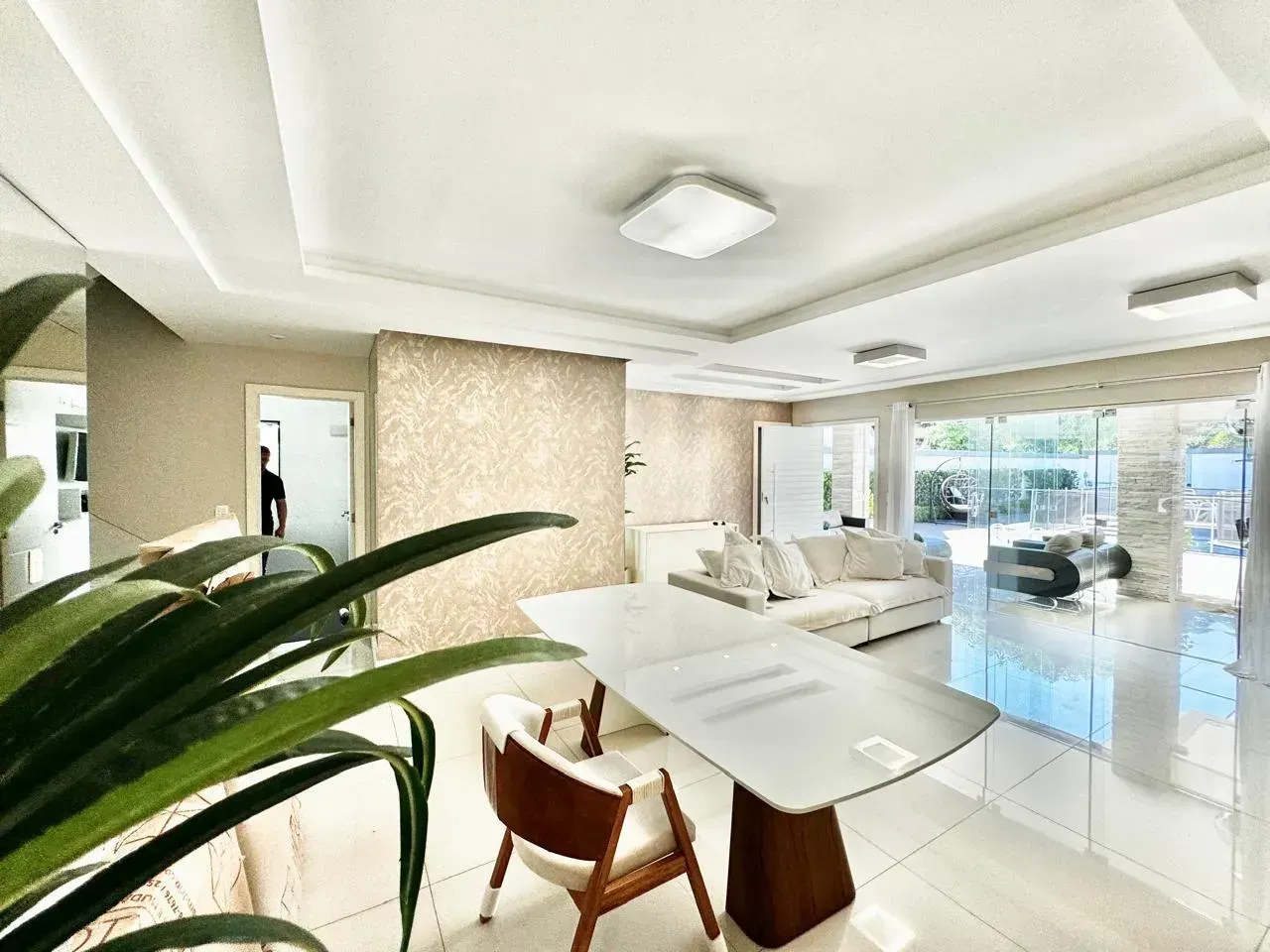 Furnished house with 5 bedrooms and open-plan kitchen — photo 9