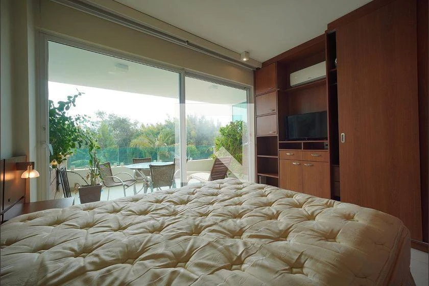 One-bedroom apartment in a building with a gym — photo 4
