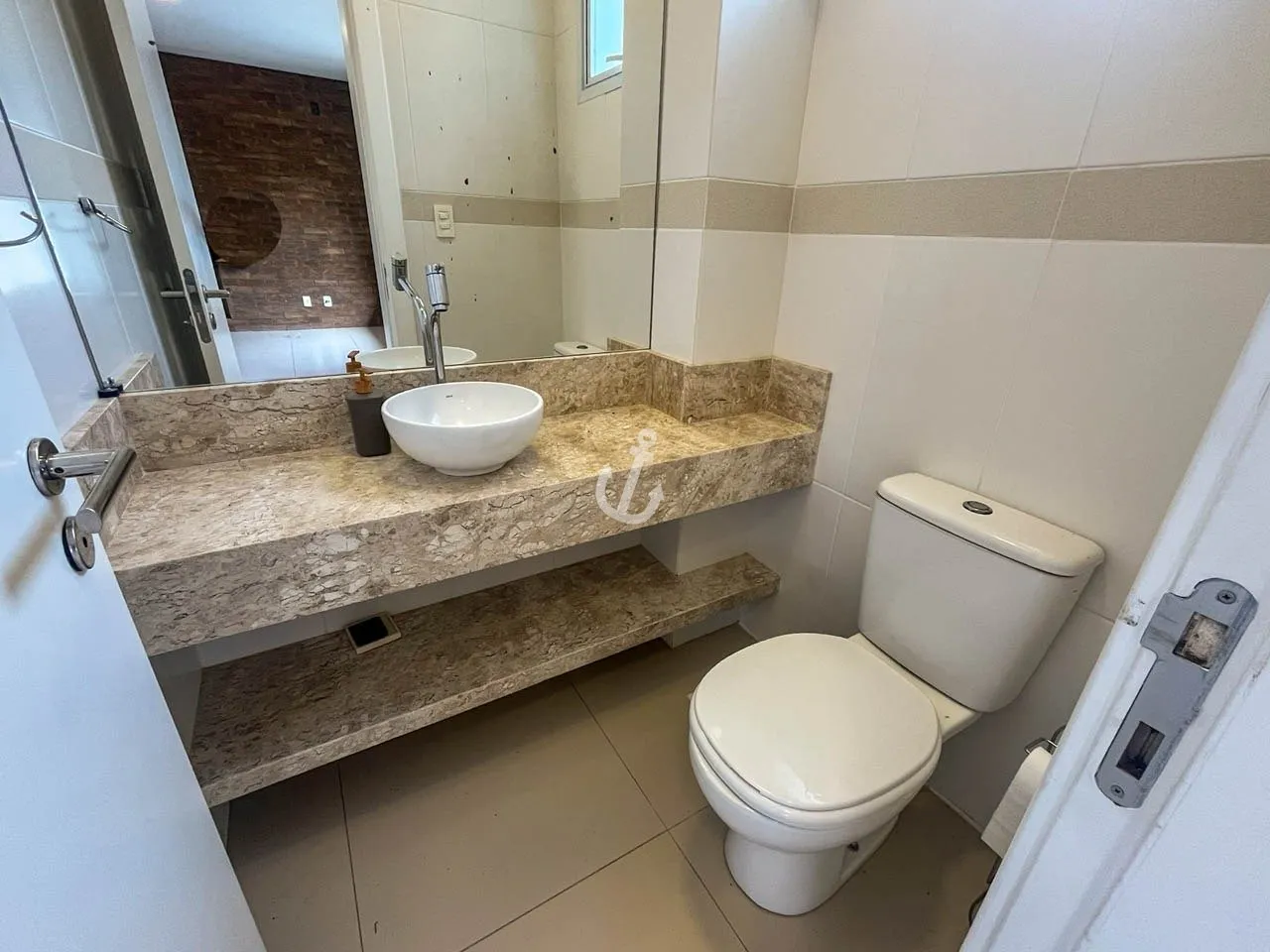 278 m² house with open kitchen and 3 en-suite bedrooms — photo 8
