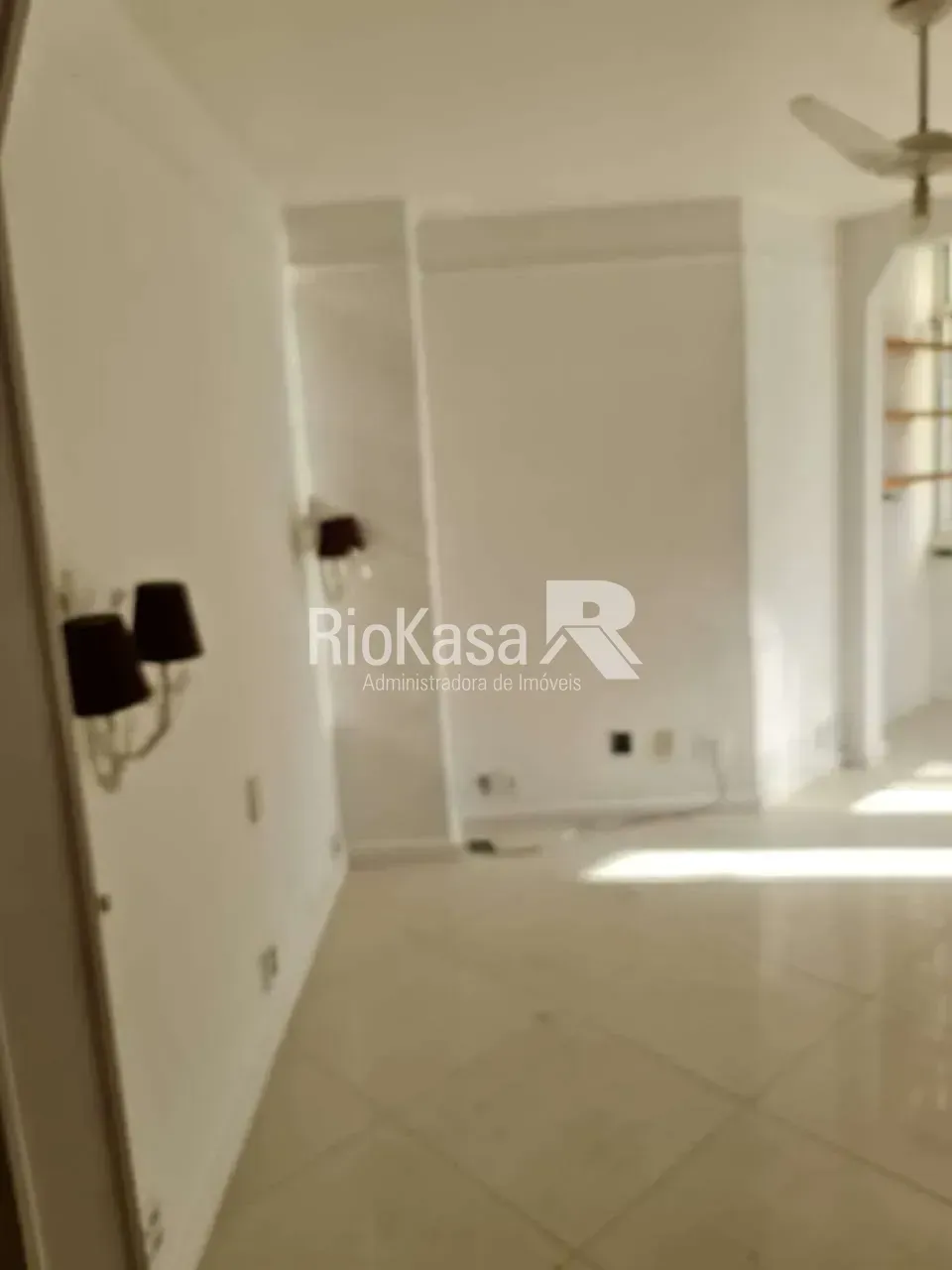 4-bedroom apartment in a building with a pool — photo 10