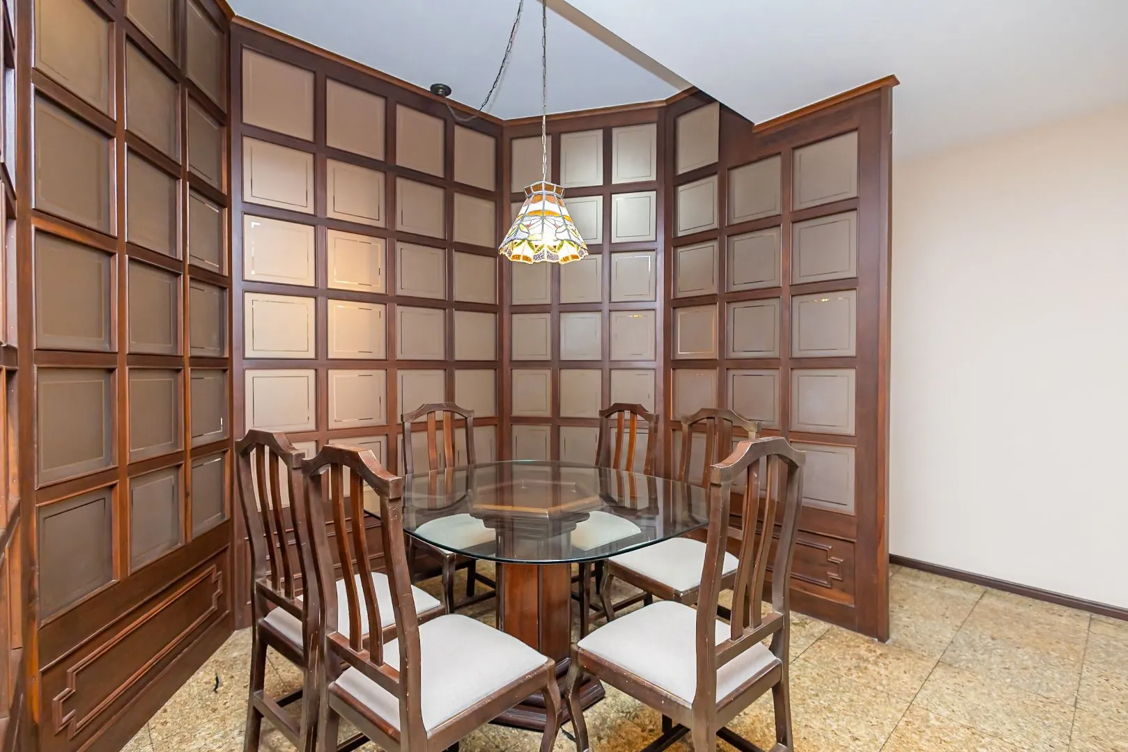 Rental house with 4 bedrooms and 5 bathrooms across 550 m² — photo 20
