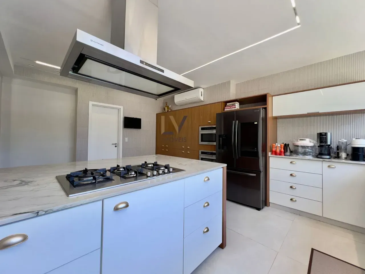 Furnished house with 800 m², 5 bedrooms and open-plan kitchen — photo 23