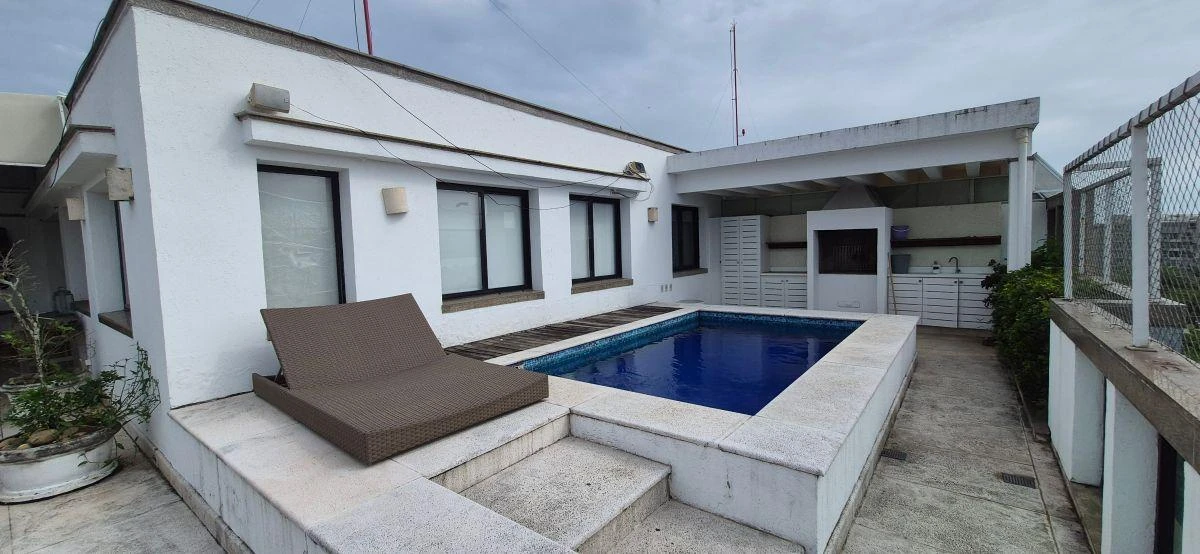 Bathtub in a 5-bedroom apartment, 465 m² — photo 13