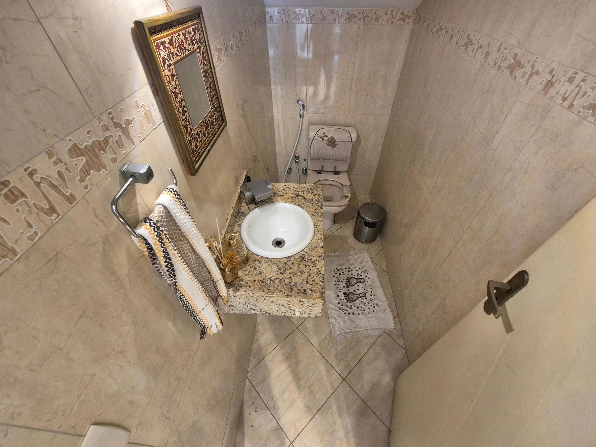 Jacuzzi in a 3-bedroom house, 400 m² — photo 5