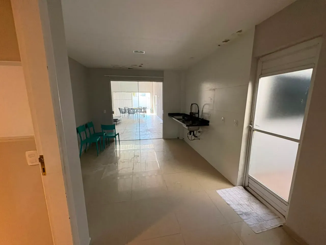 Furnished 266 m² house with 6 bedrooms and balcony grill — photo 11