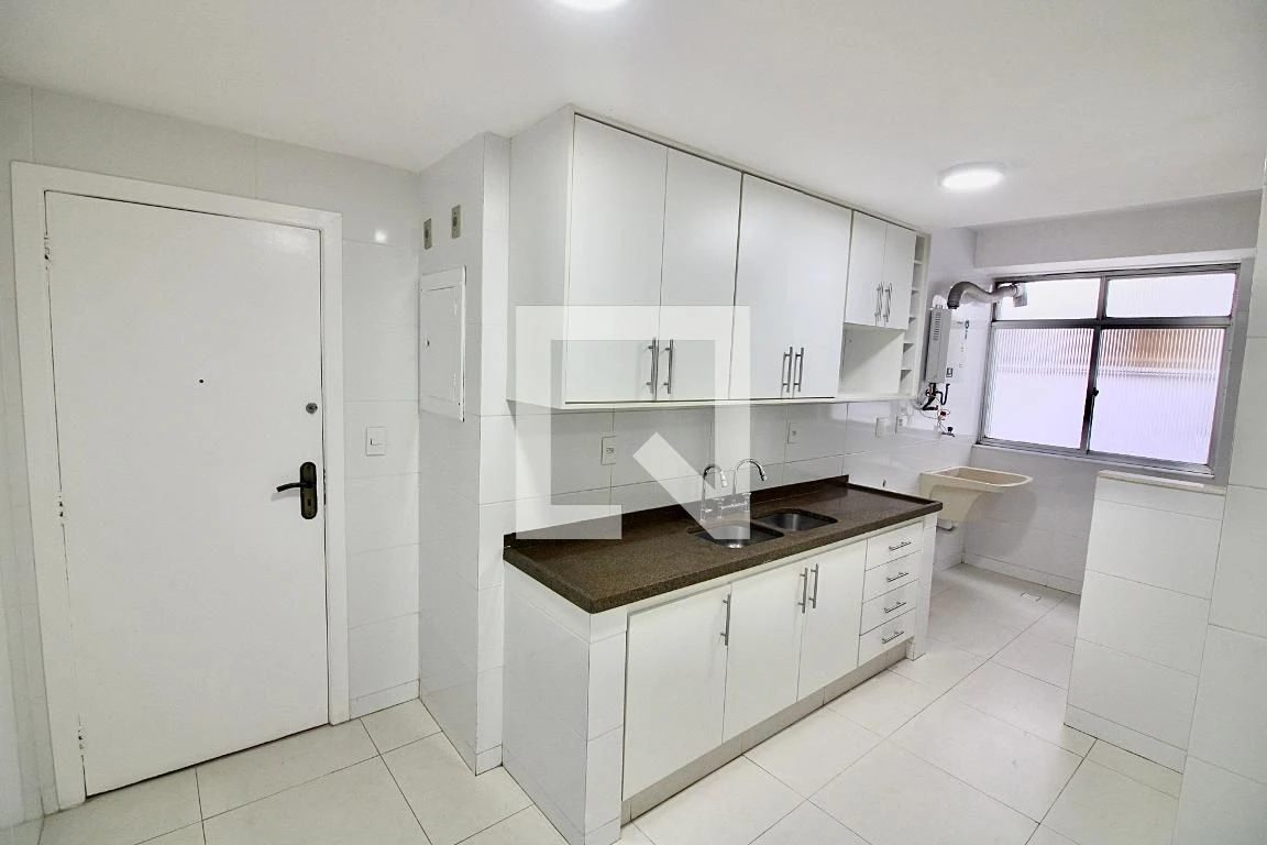 3-bedroom apartment, 1 with its own bathroom, 200 m² — photo 2