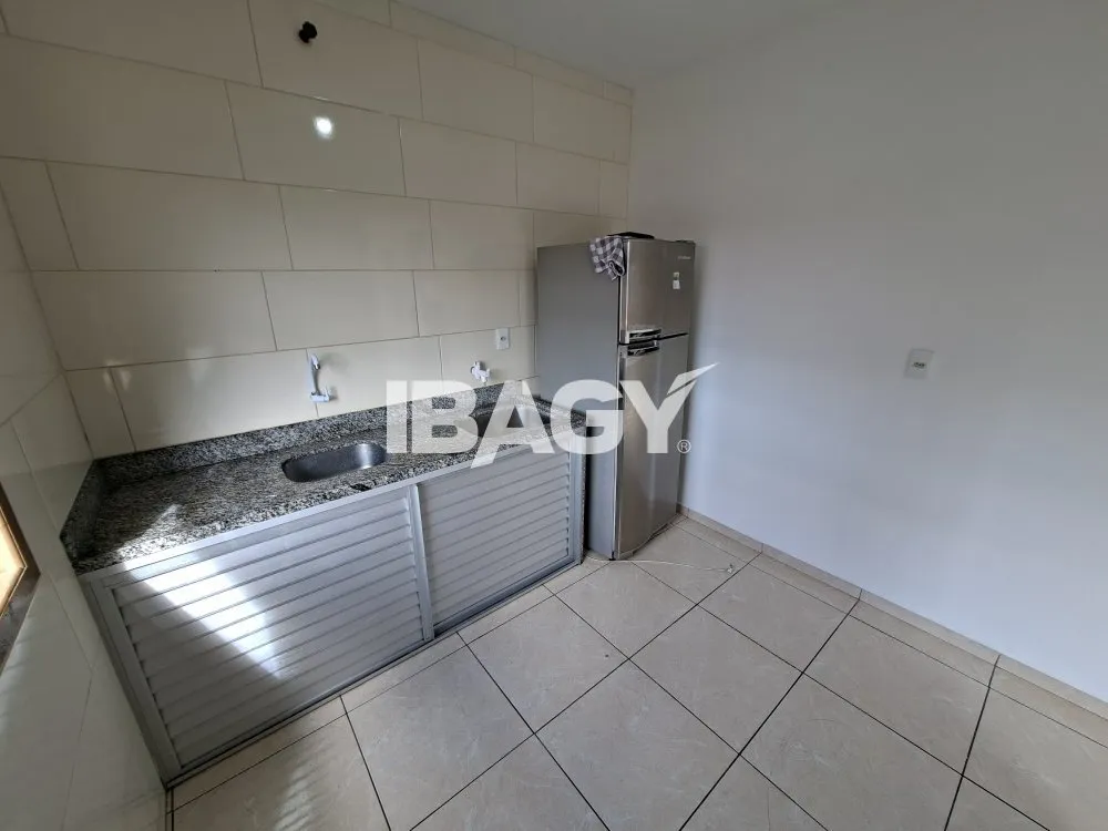 House with 2 bedrooms and a kitchen with stove and hood — photo 8