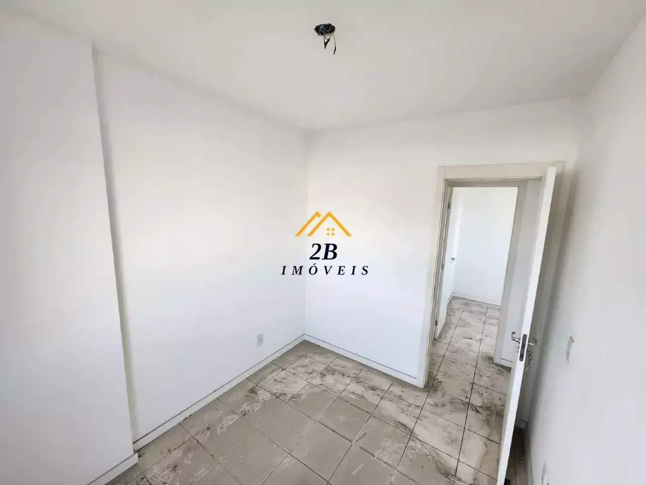 Unfurnished apartment with 3 bedrooms and 2 bathrooms — photo 18