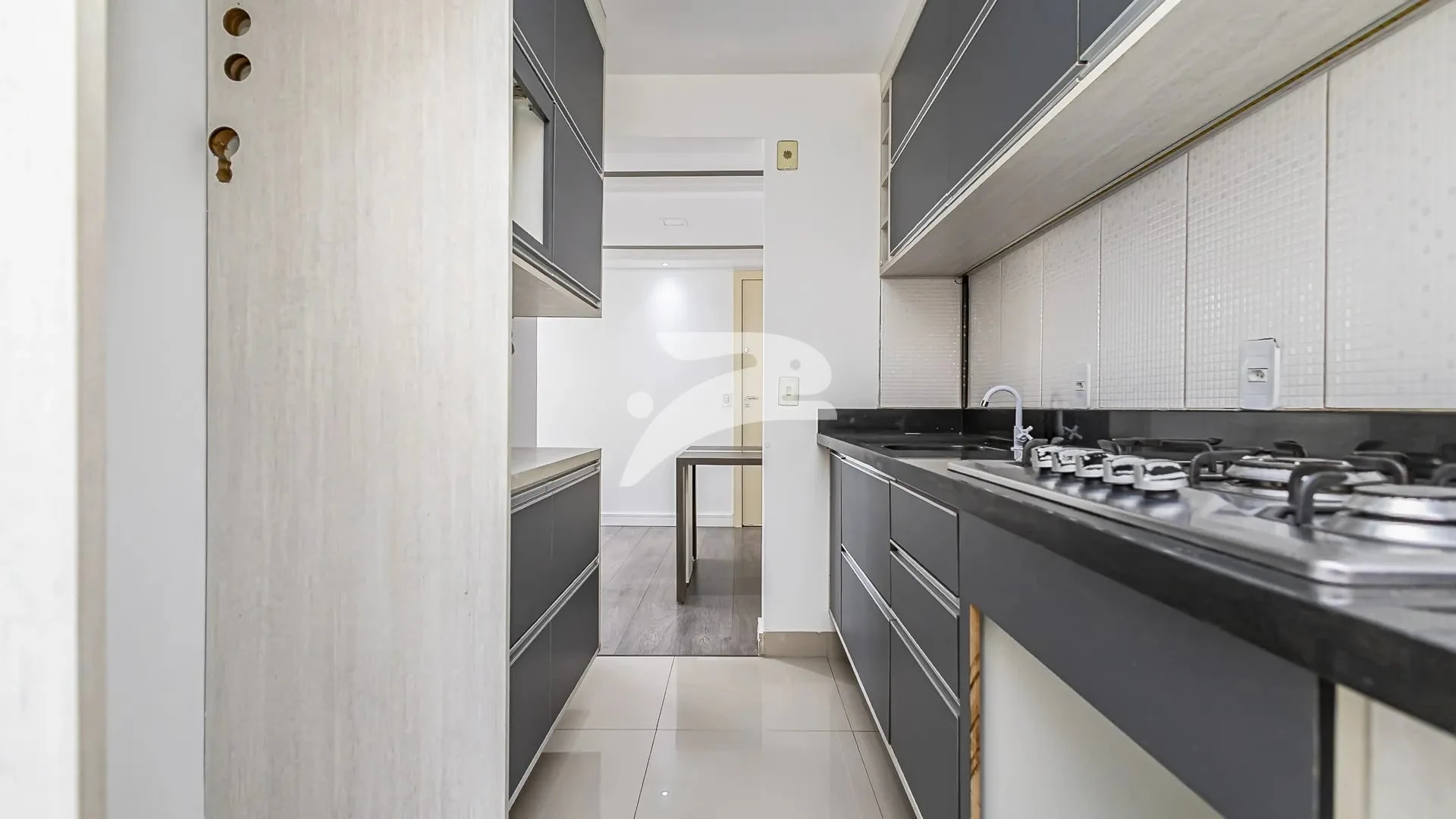Departamento con espacio de home office en Curitiba — photo 22
