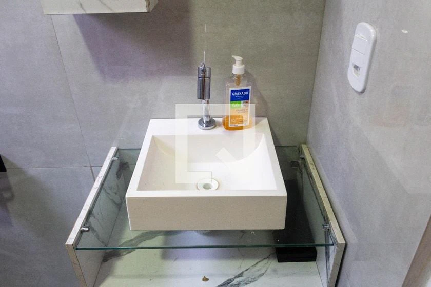 Apartamento de 2 quartos em condomínio com piscina — photo 2