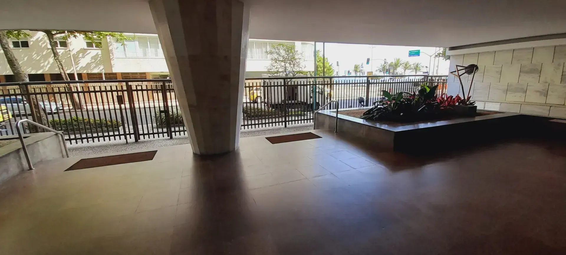 Unfurnished apartment with 4 bedrooms and 2 parking — photo 45