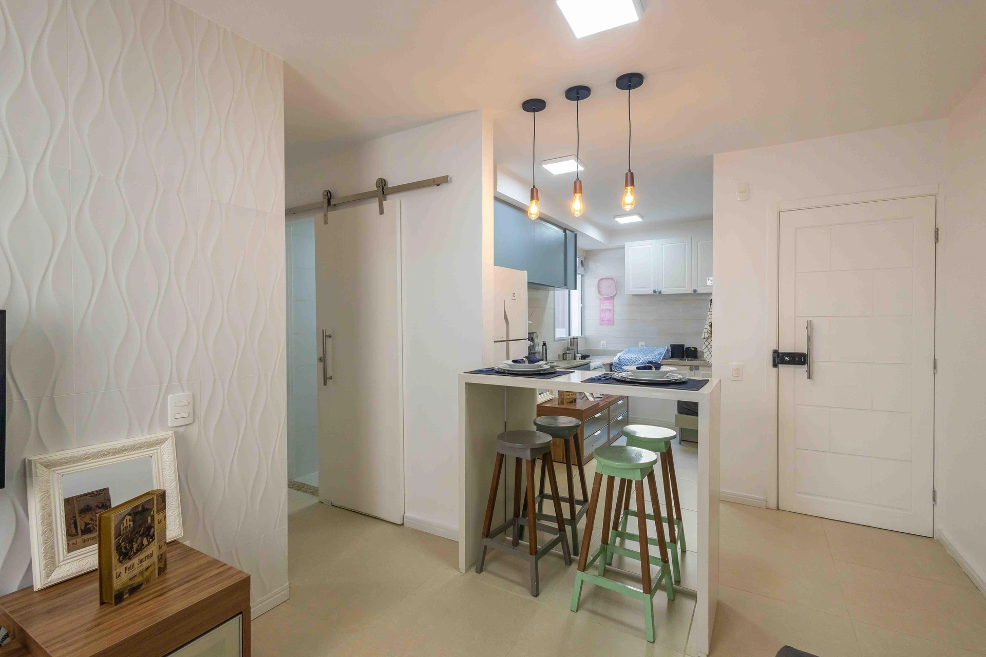 Furnished 2-bedroom apartment with 1 parking space — photo 2