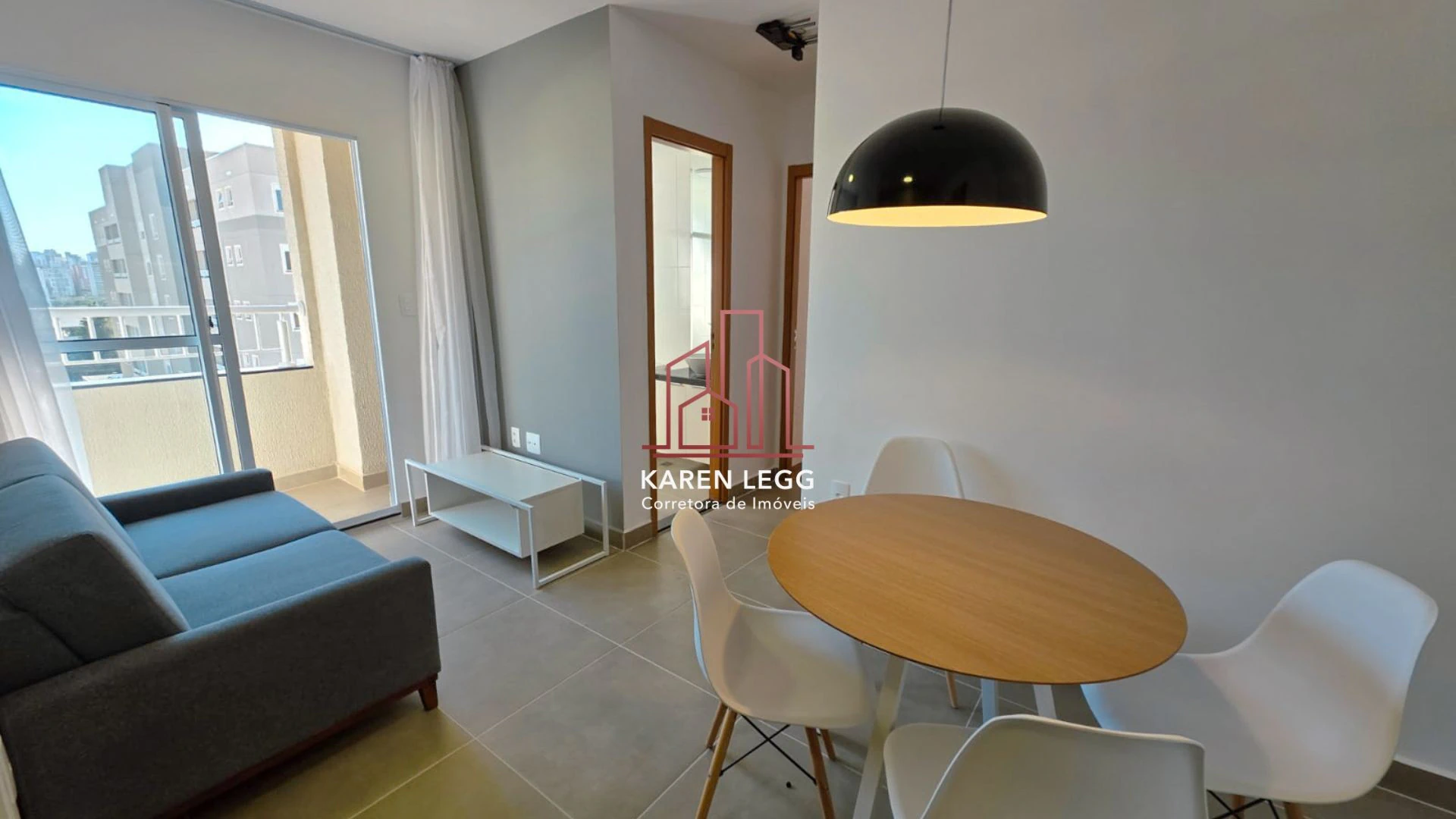Furnished 2-bedroom apartment with en-suite