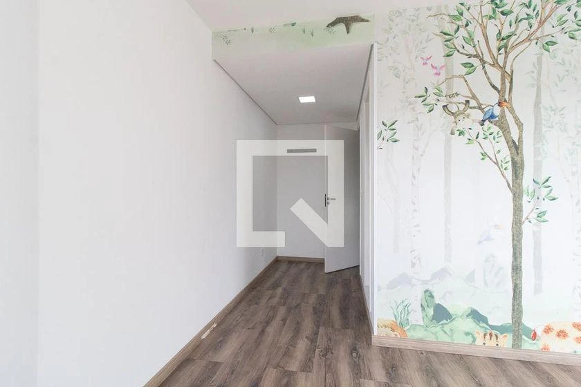 3-bedroom house with a glass-enclosed balcony — photo 33