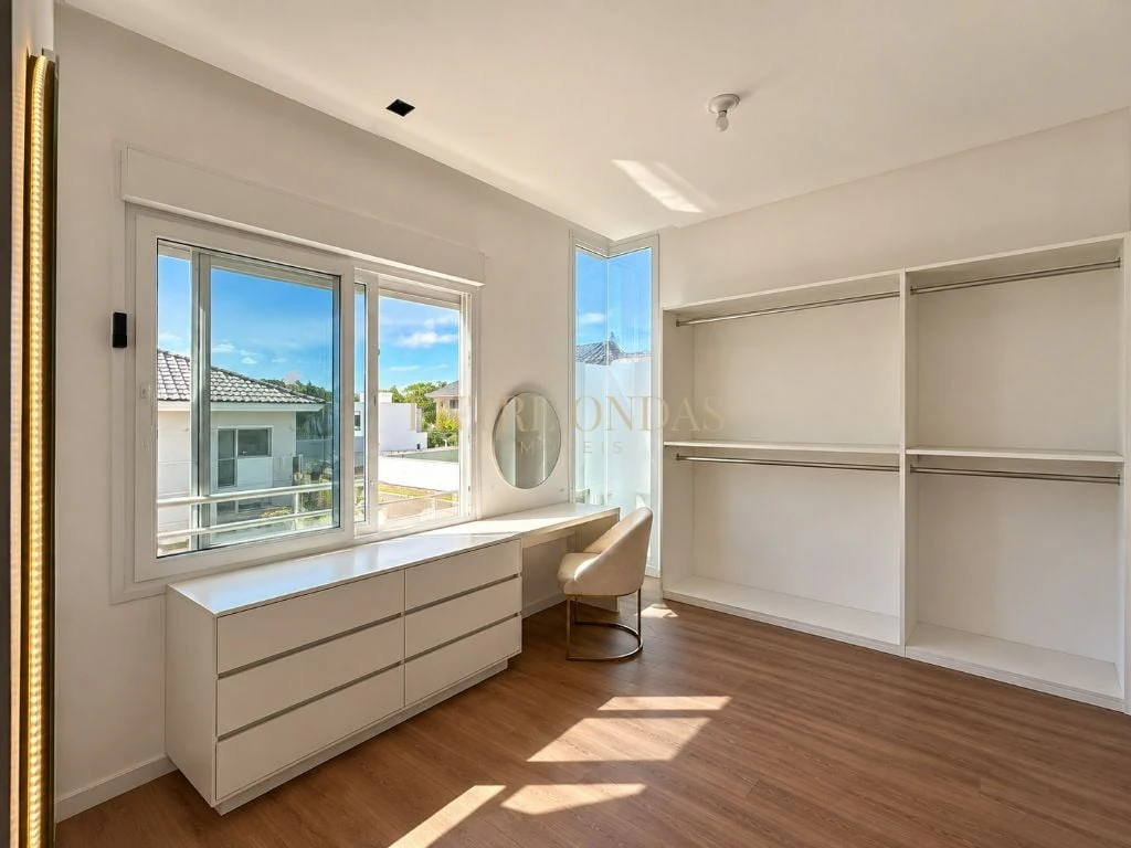 Собственный бассейн и 5 спален: дом 278 м² — photo 3
