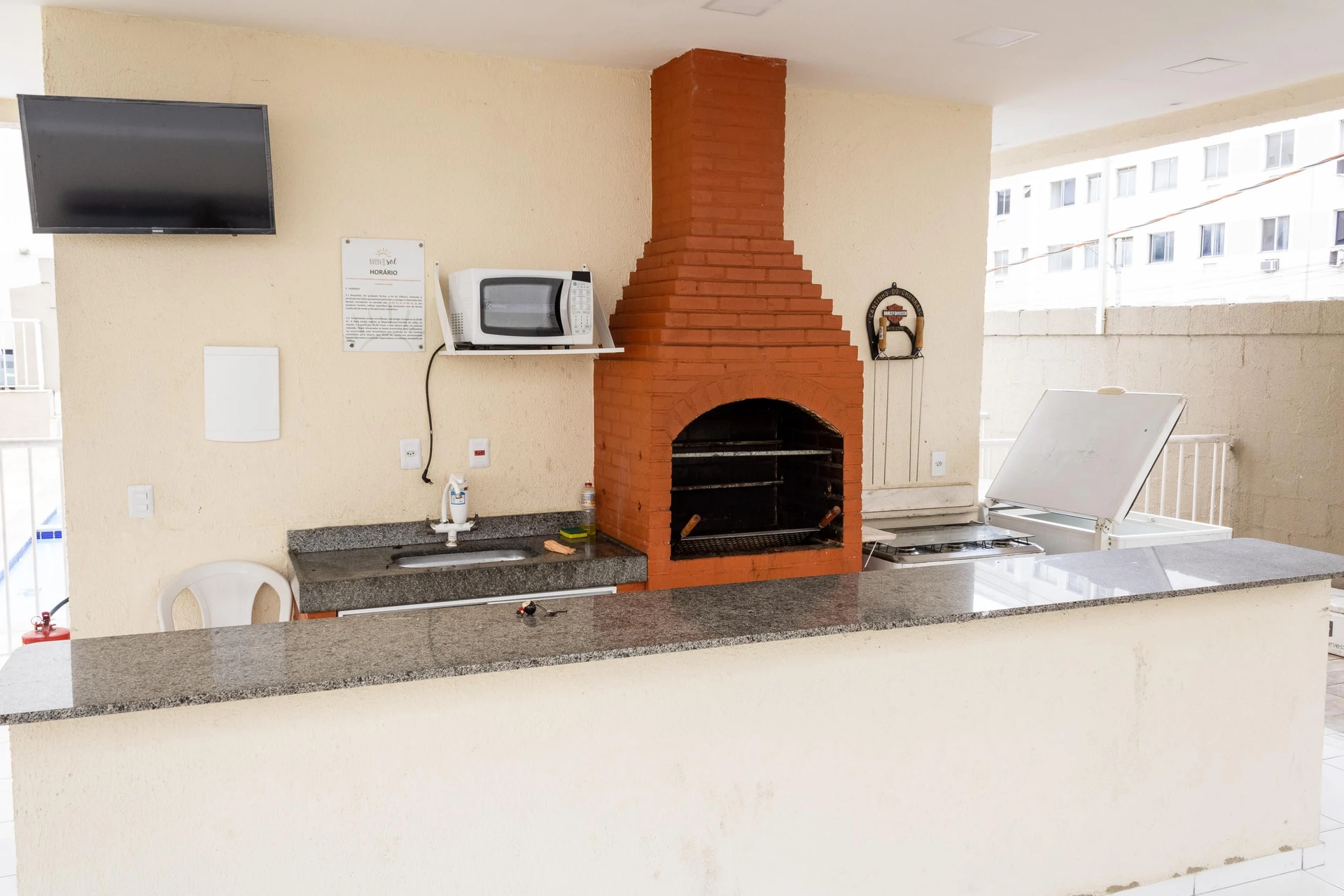Apartamento de 2 quartos em condomínio com piscina — photo 17