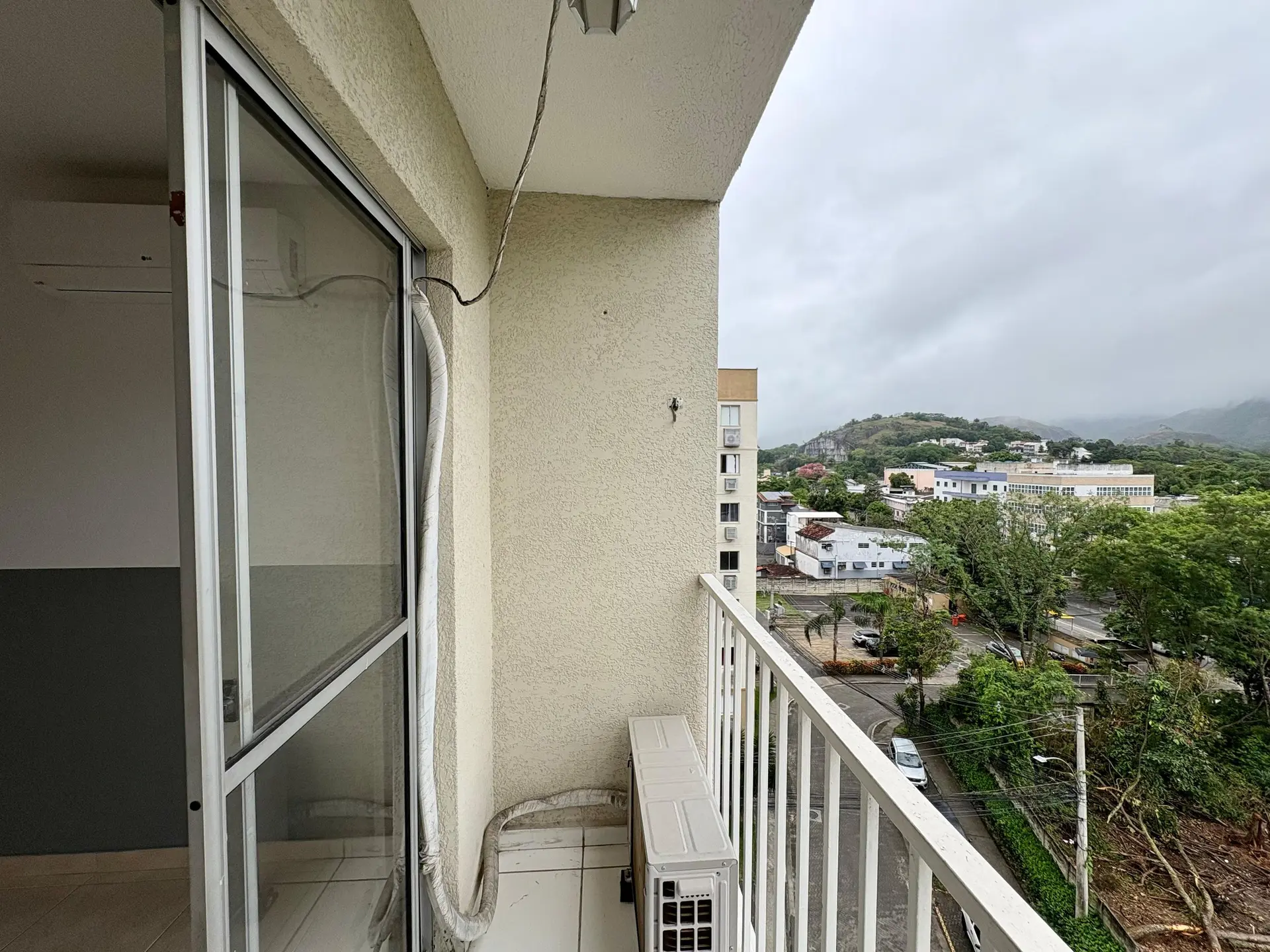 2-bedroom apartment with a mountain view — photo 10