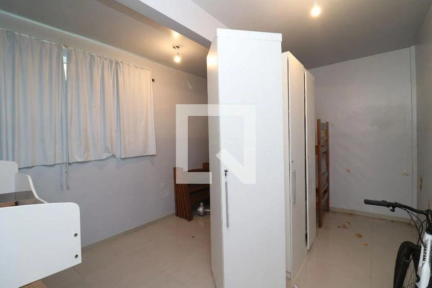 Home office in a 10-bedroom house, 747 m² — photo 38