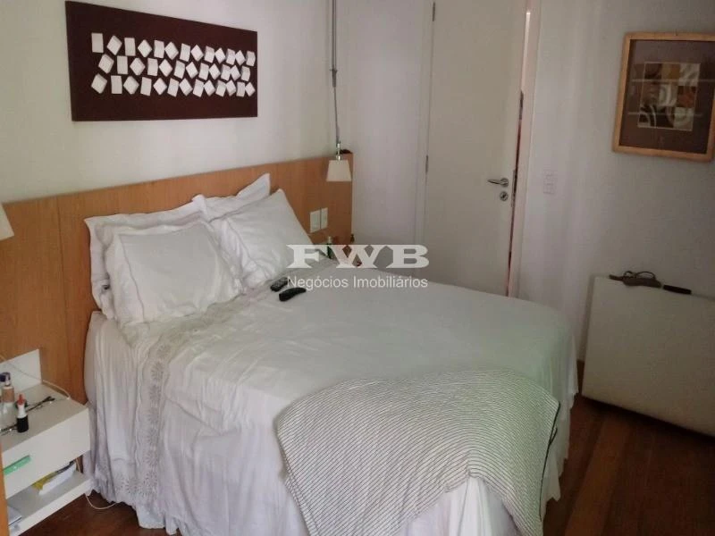 11-bedroom house with a walk-in closet in Rio de Janeiro — photo 34