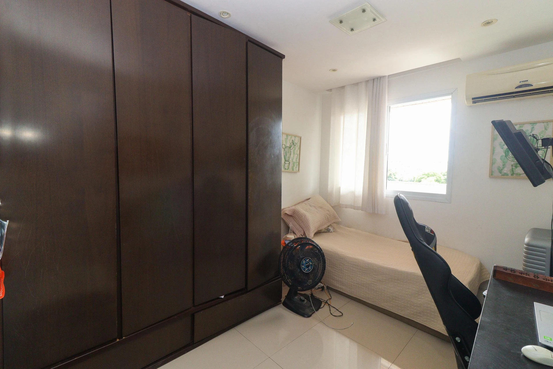 105 m² apartment with a home office and a washing machine — photo 37