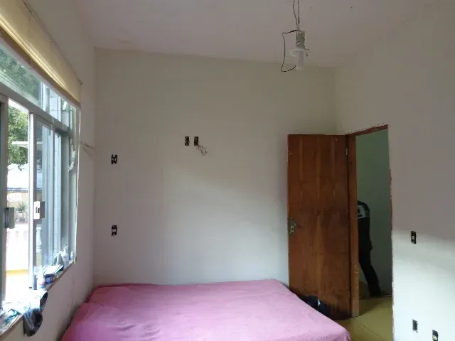 House with 3 bedrooms and 2 bathrooms, 3 parking spaces — photo 2